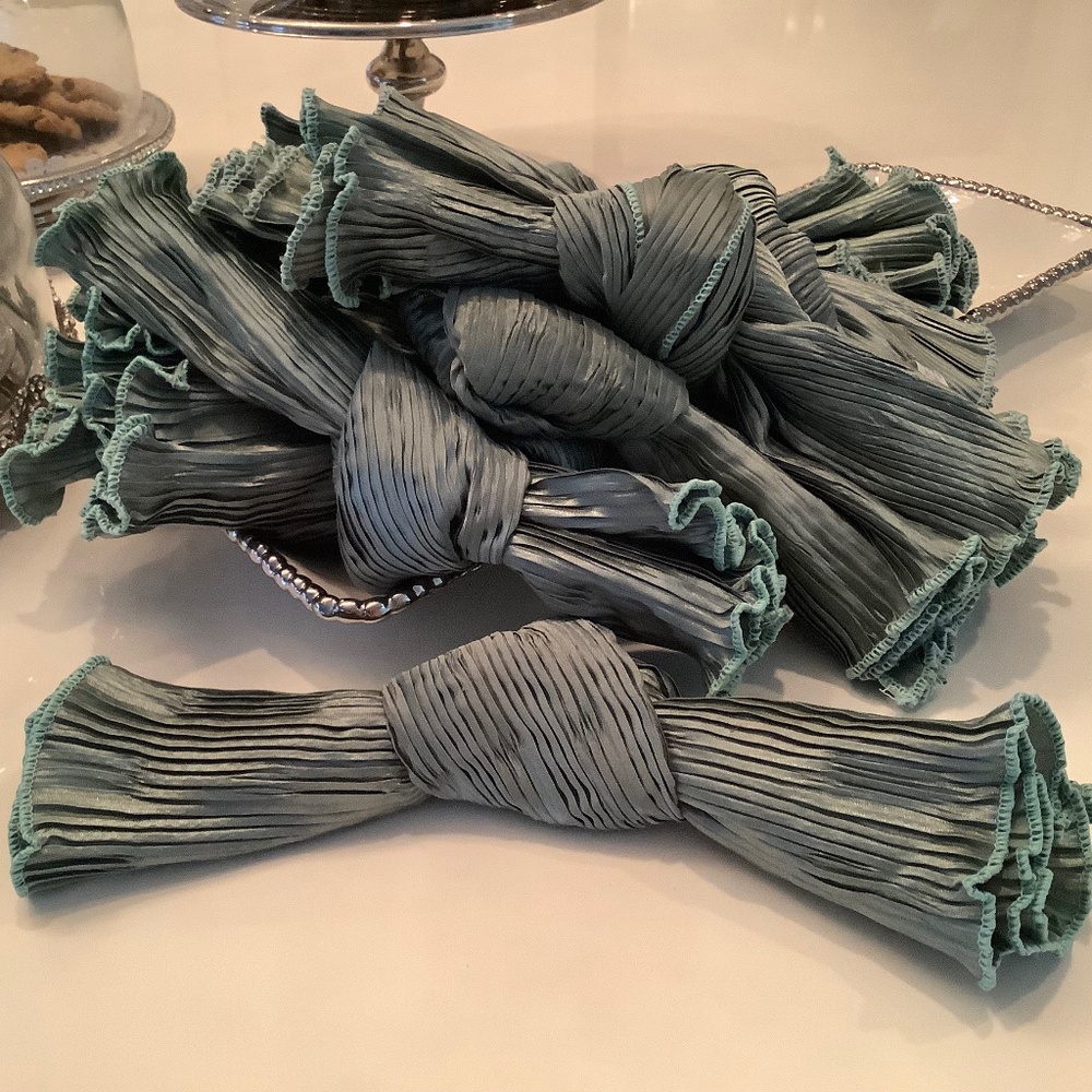 10 Sage Dinner Napkins New used for staging